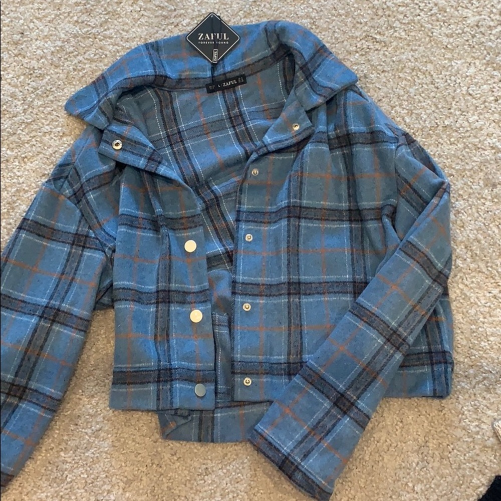 NWT Collared relaxed fit button down plaid shirt!